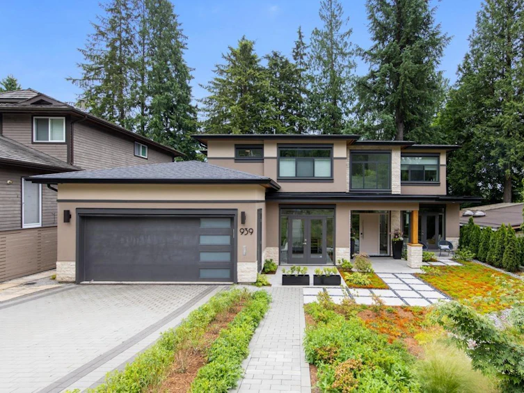 939 Clements Avenue, North Vancouver, BC, V7R 2K8