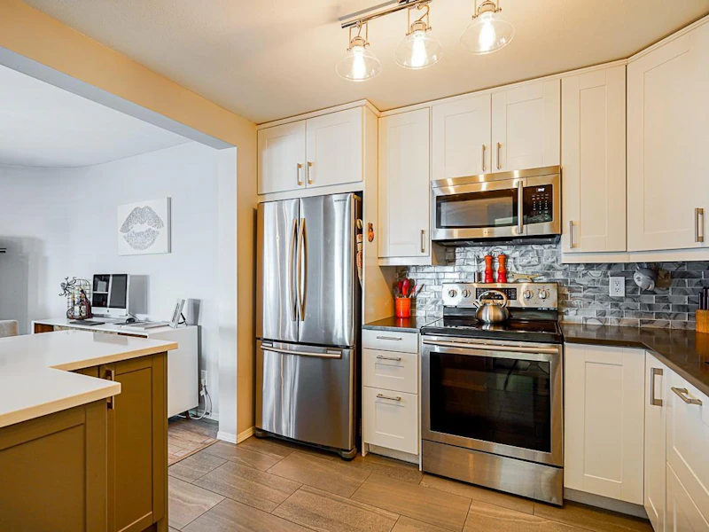 102 - 19128 Ford Road, Pitt Meadows BC V3Y 2P1