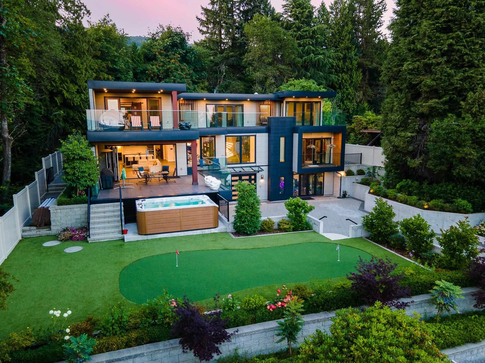 1497 Queens Avenue, West Vancouver, BC, V7T 2J1