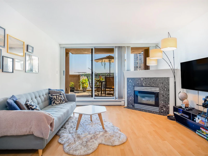 713 - 555 Abbott Street, Vancouver BC V6B 6B8