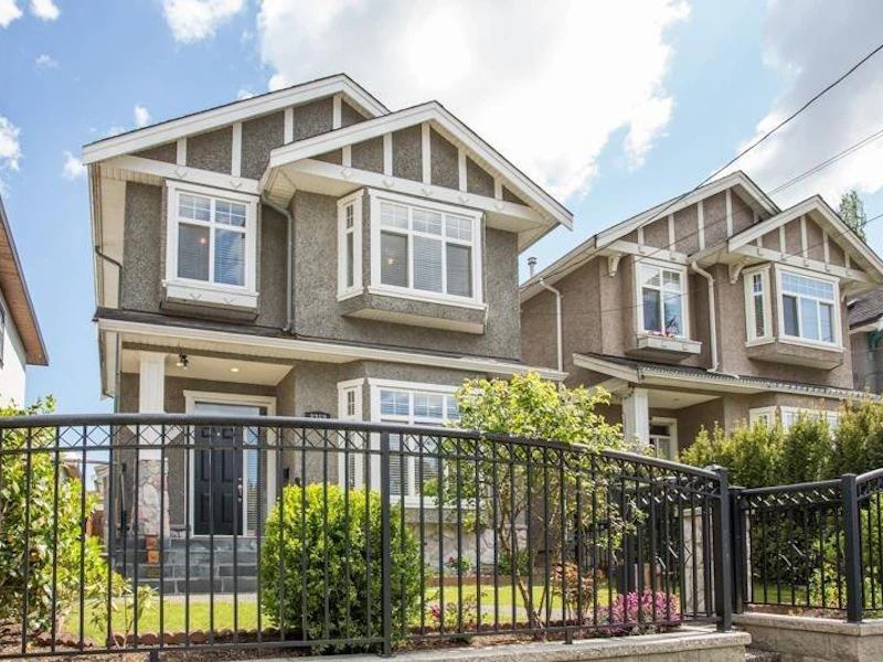8352 16th Avenue, Burnaby BC V3N 1S1