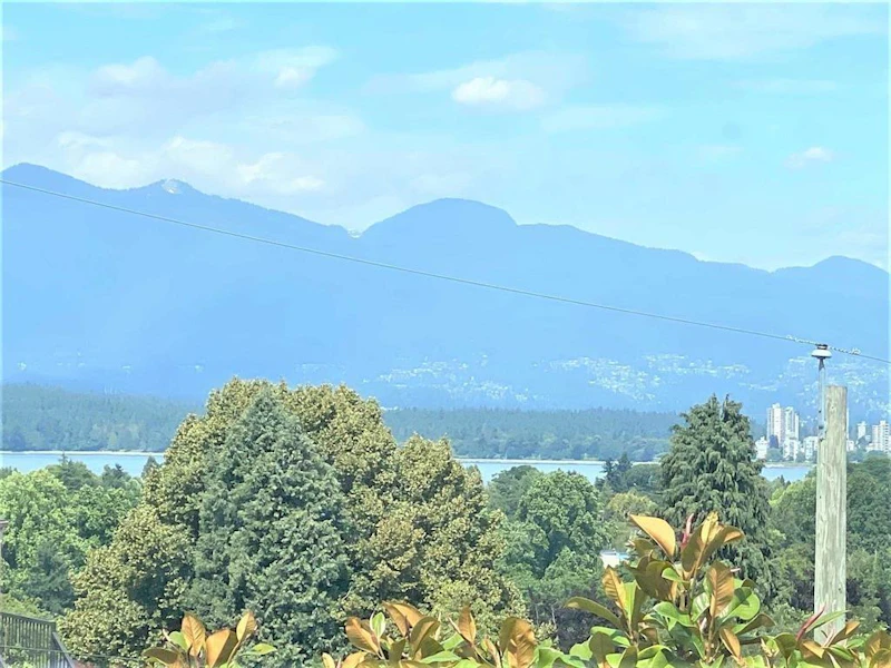 3641 W 15th Avenue, Vancouver BC V6R 2Z6