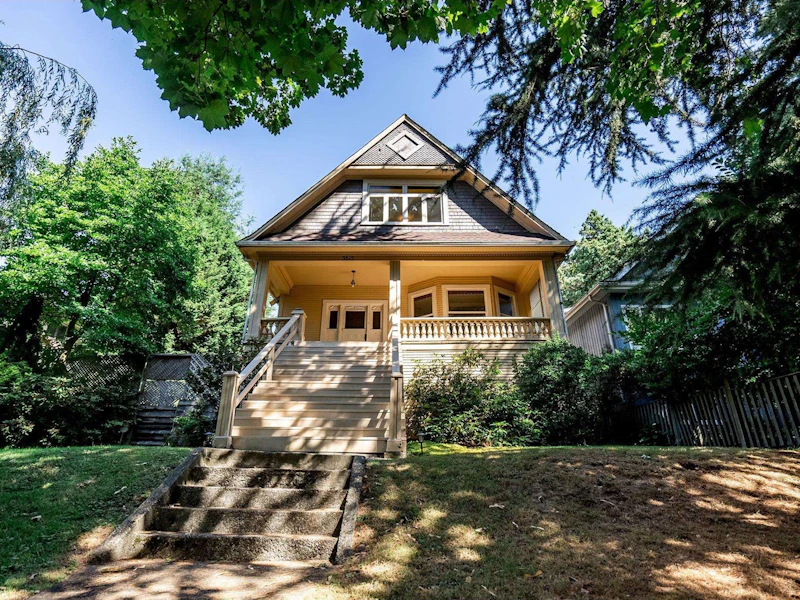3615 E Pender Street, Vancouver BC V5K 2E5