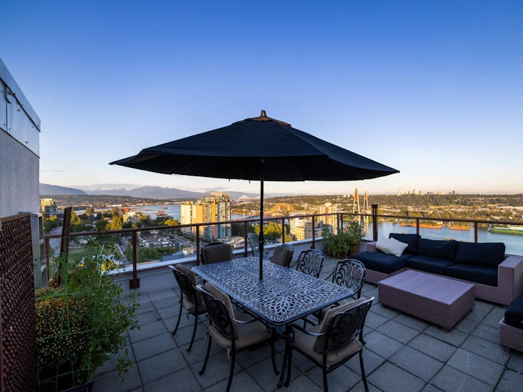 1702-320 Royal Avenue, New Westminster, BC, V3L 5C6