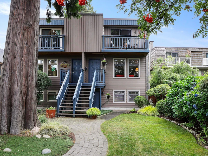 230 E 17th Street, North Vancouver BC V7L 2V7