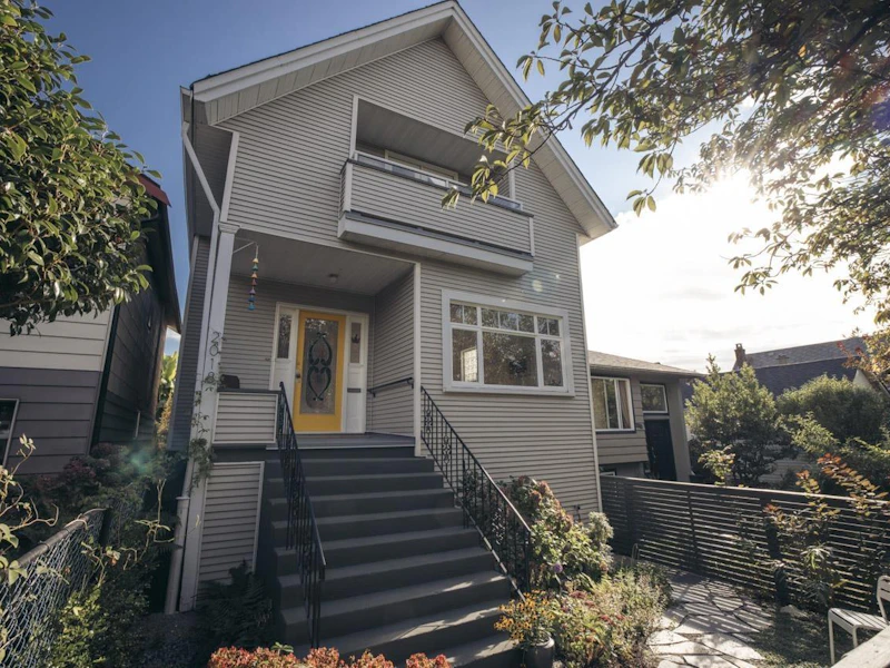 2018 Charles Street, Vancouver BC V5L 2T9