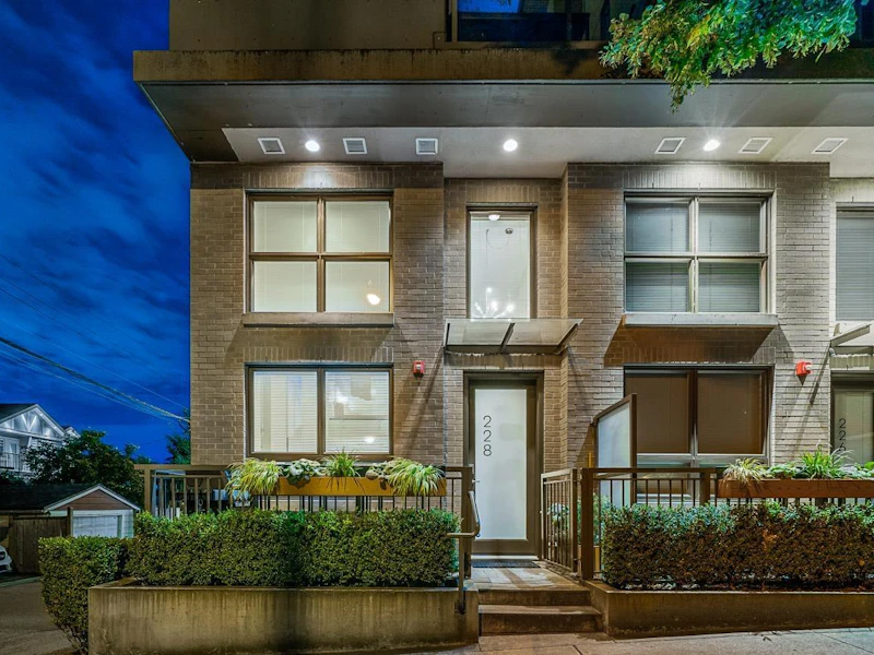 228 E 30th Avenue, Vancouver BC V5V 2V1