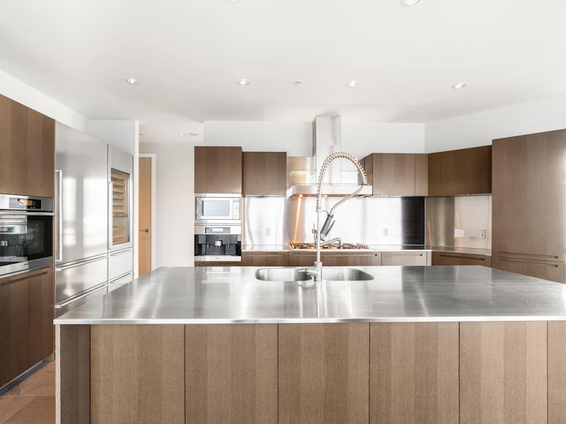 5802 - 1128 W Georgia Street, Vancouver BC V6E 0A8