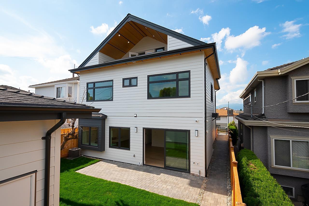 3590 Falaise Avenue, Vancouver, BC, V5M 4C1