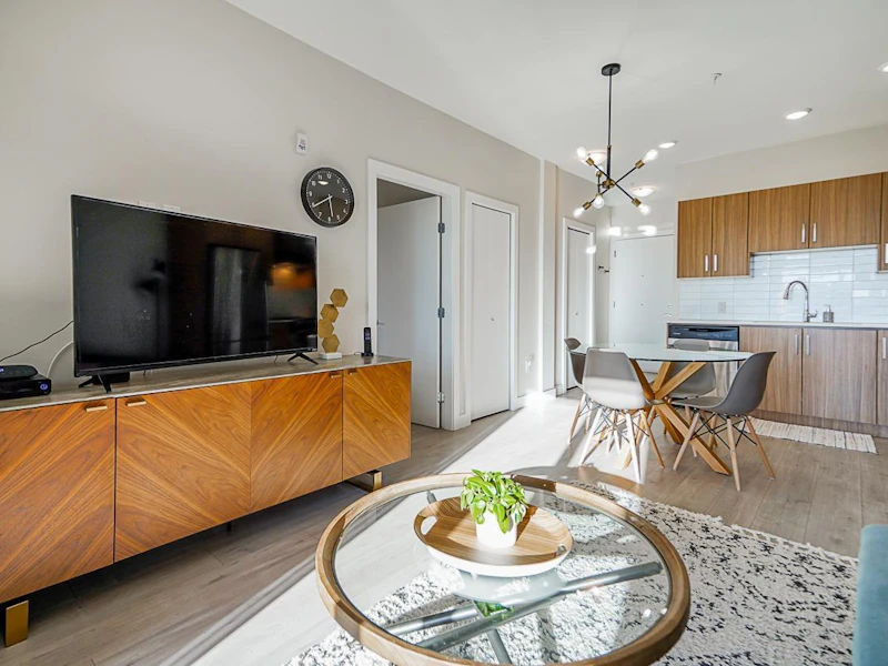 305 - 2889 E 1st Avenue, Vancouver BC