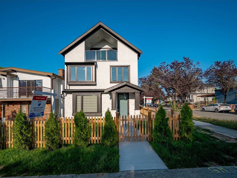 4080 Rupert Street, Vancouver BC V5R 2H3