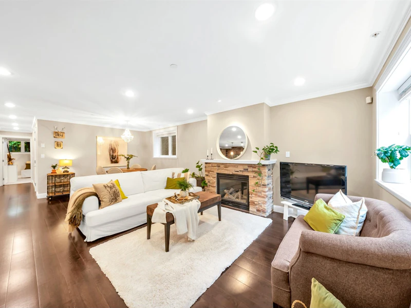 2 - 1624 Grant Street, Vancouver BC V5L 2Y5