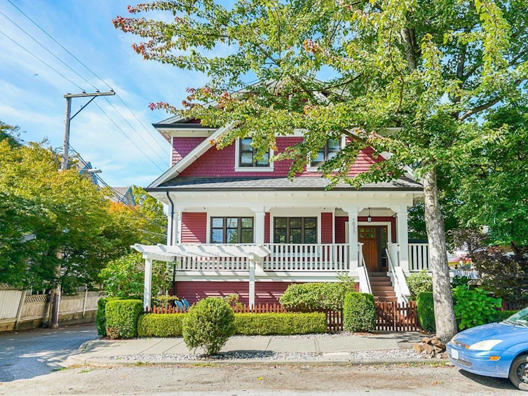 1633 Woodland Drive, Vancouver, BC, V5L 3S9