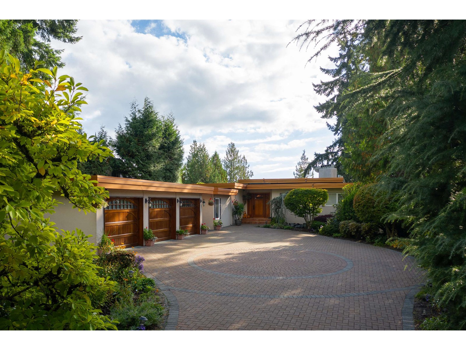 3916 Southridge Avenue, West Vancouver, BC, V7V 3J1