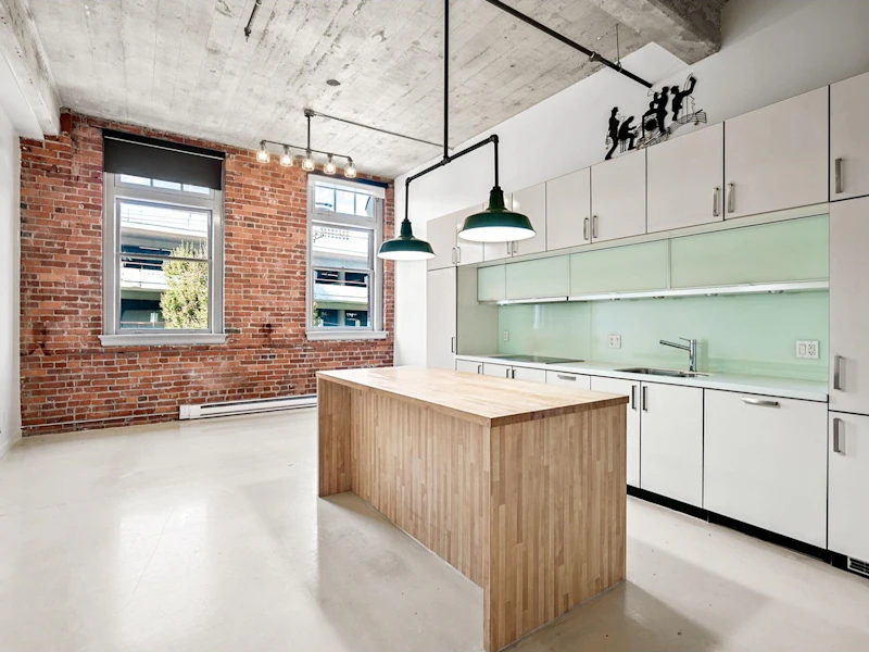 204 - 546 Beatty Street, Vancouver BC V6B 2L3