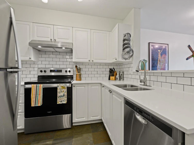 203-1688 East 4th Avenue, Vancouver, BC, V5N 1J8