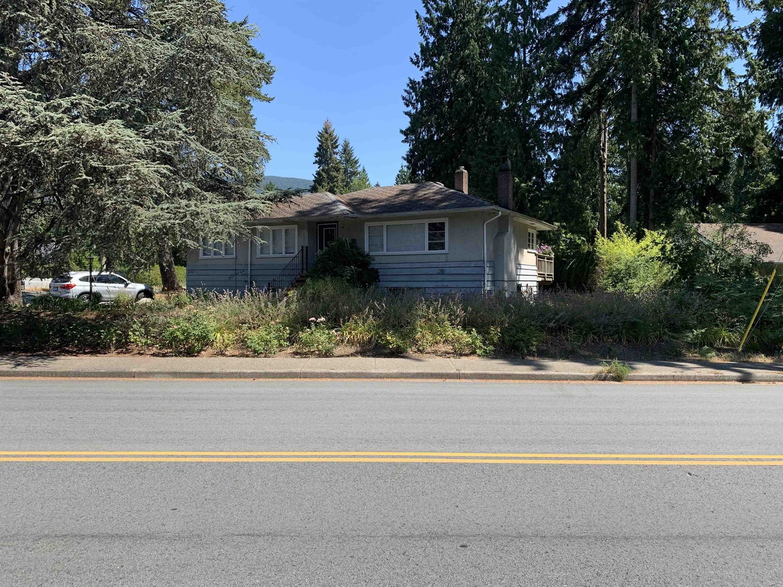 2690 Edgemont Boulevard, North Vancouver, BC, V7R 2M8