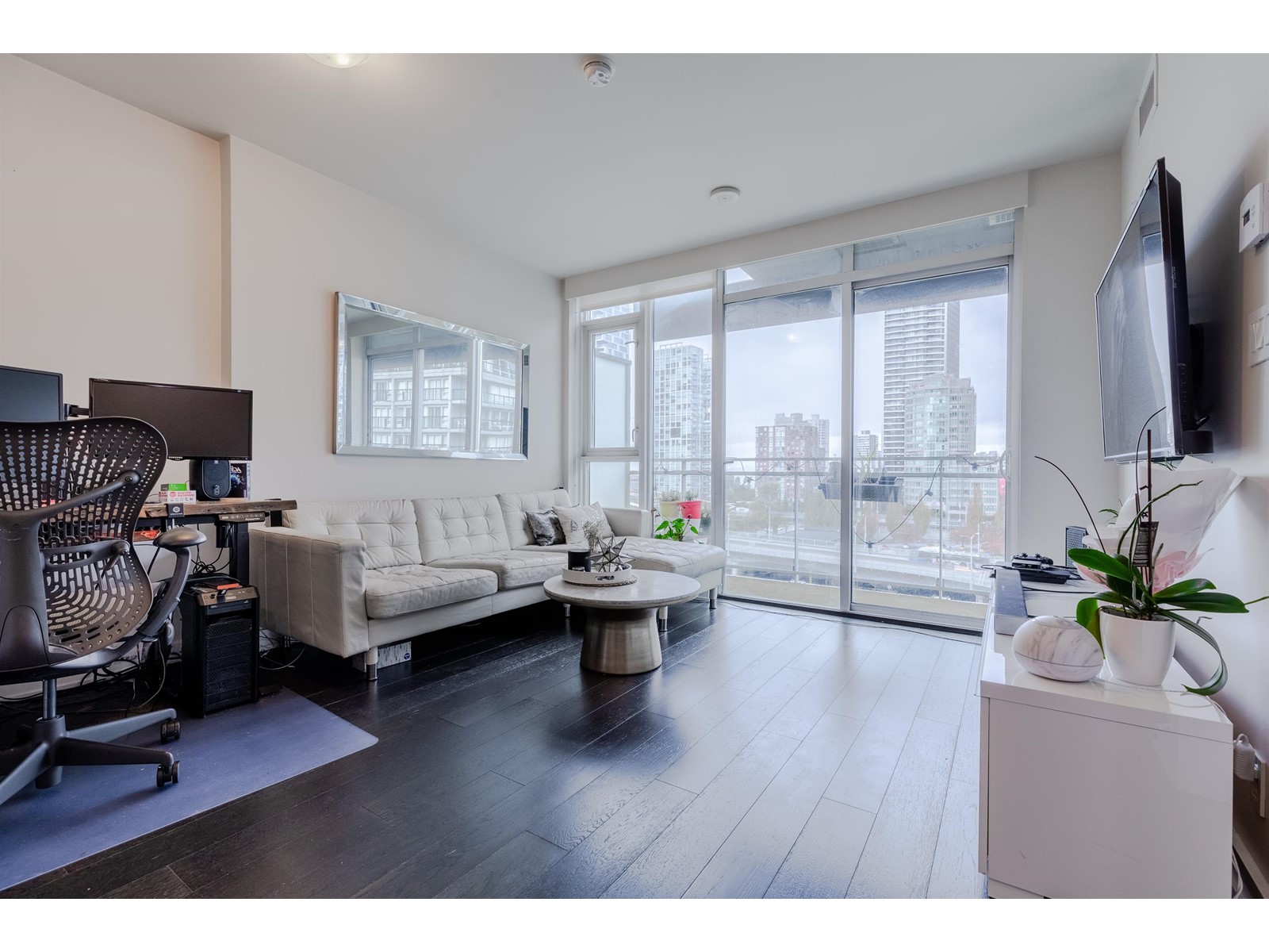 1102-1372 Seymour Street, Vancouver, BC, V6B 0L1