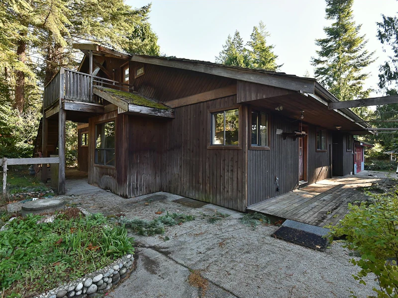 1084 Emery Road, Roberts Creek BC