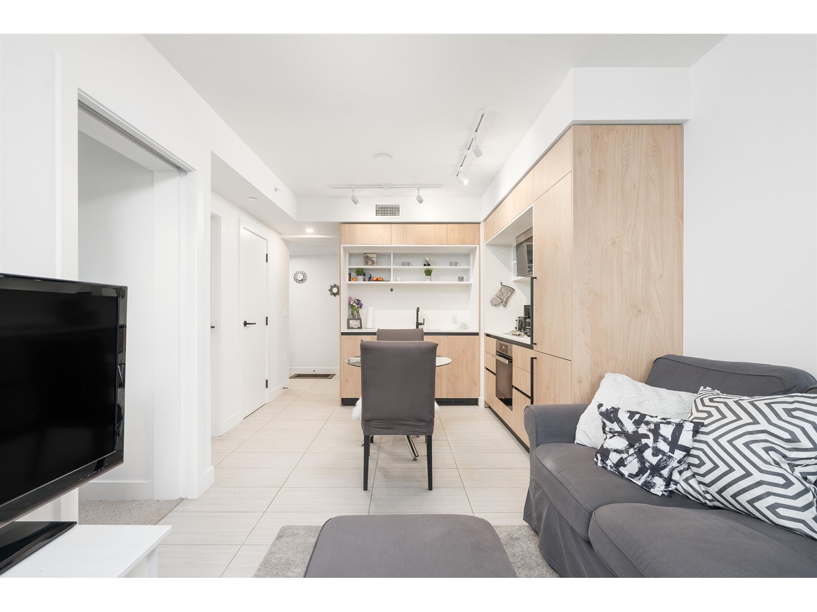 808-5058 Joyce Street, Vancouver, BC, V5R 0J9