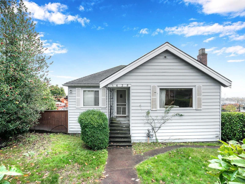 1628 Seventh Avenue, New Westminster BC V3M 2K4