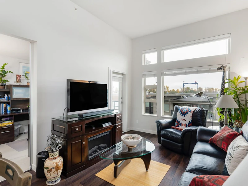 512 - 1679 Lloyd Avenue, North Vancouver BC V7P 0A9