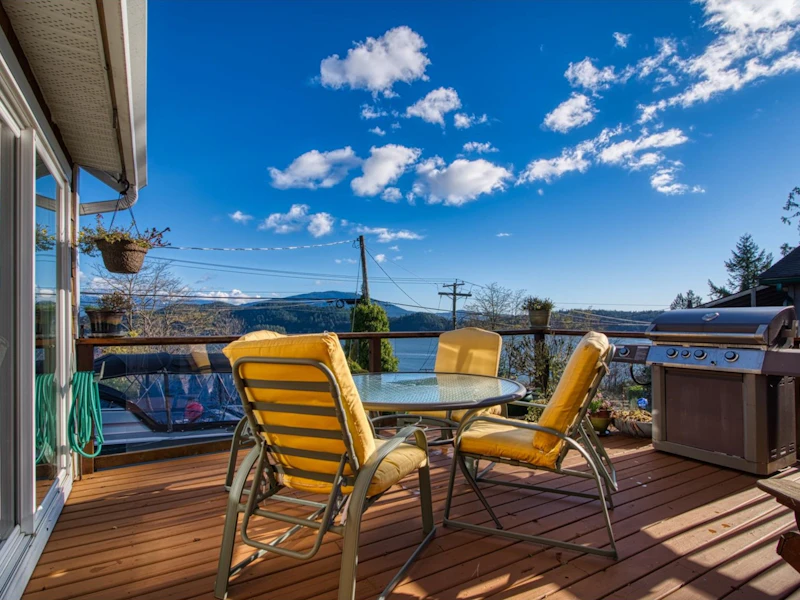 615 Gibsons Way, Gibsons BC