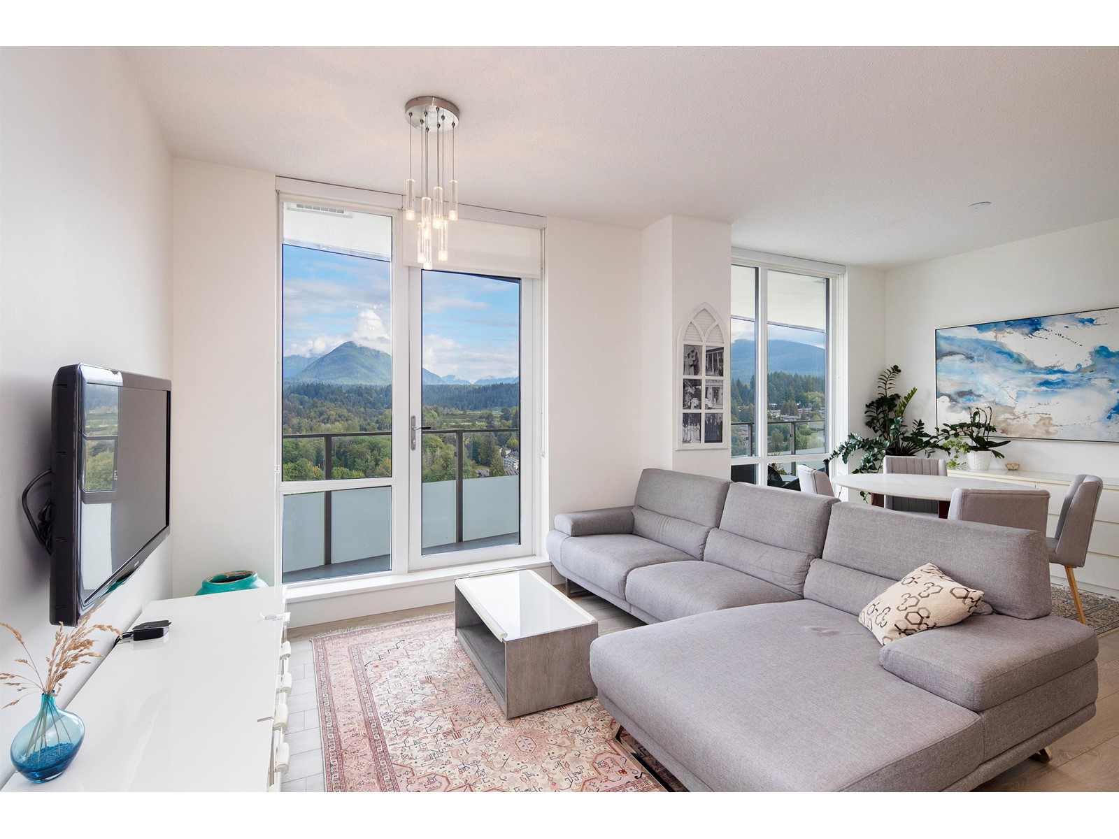 2406-1550 Fern Street, North Vancouver, BC, V7J 0A9