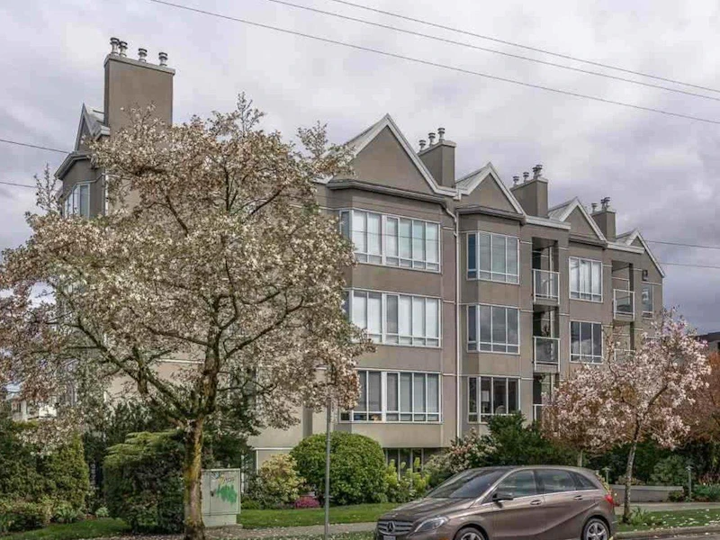 301 - 2195 W 5th Avenue, Vancouver BC V6K 1S1