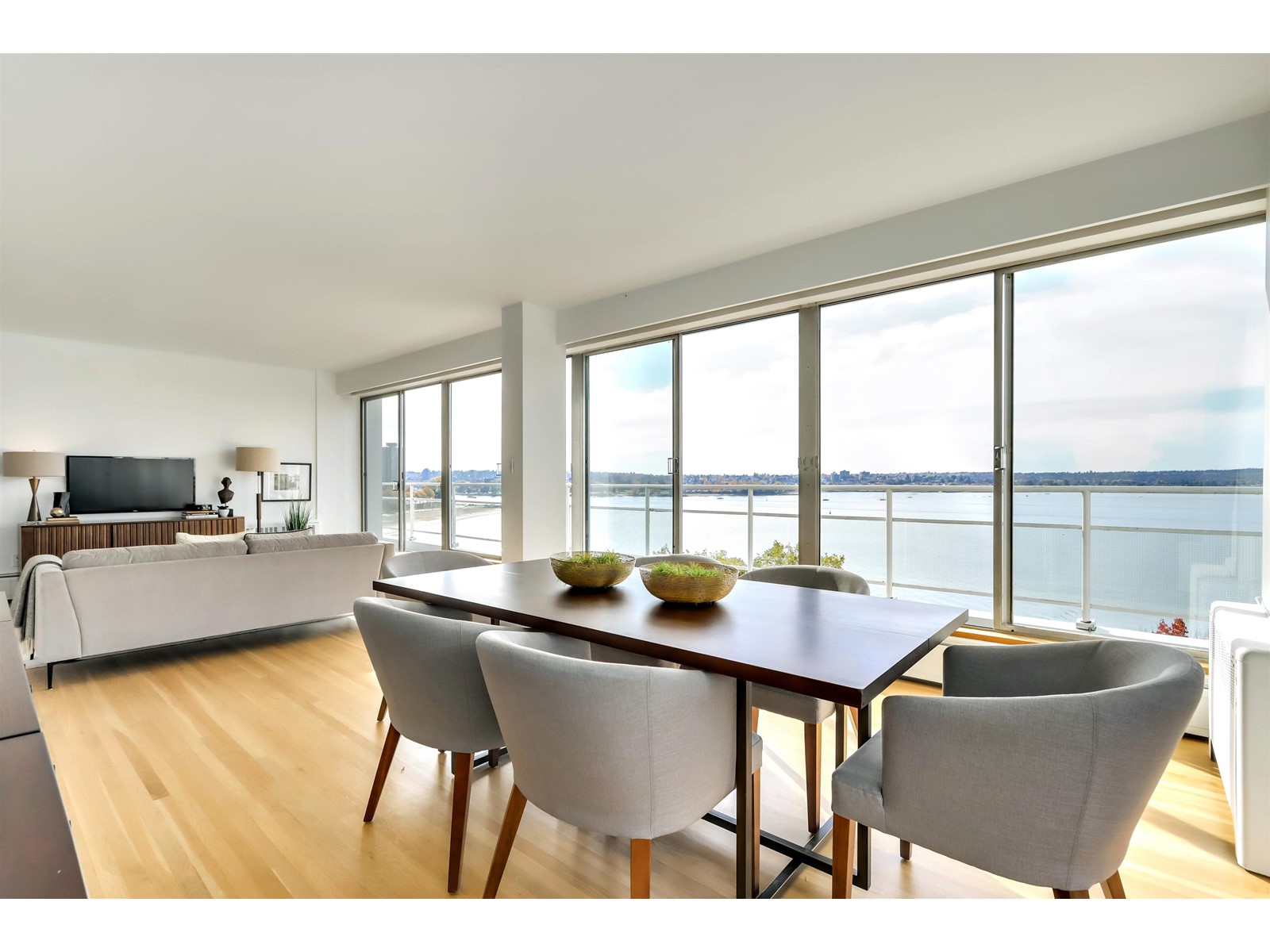 802-2095 Beach Avenue, Vancouver, BC, V6G 1Z3