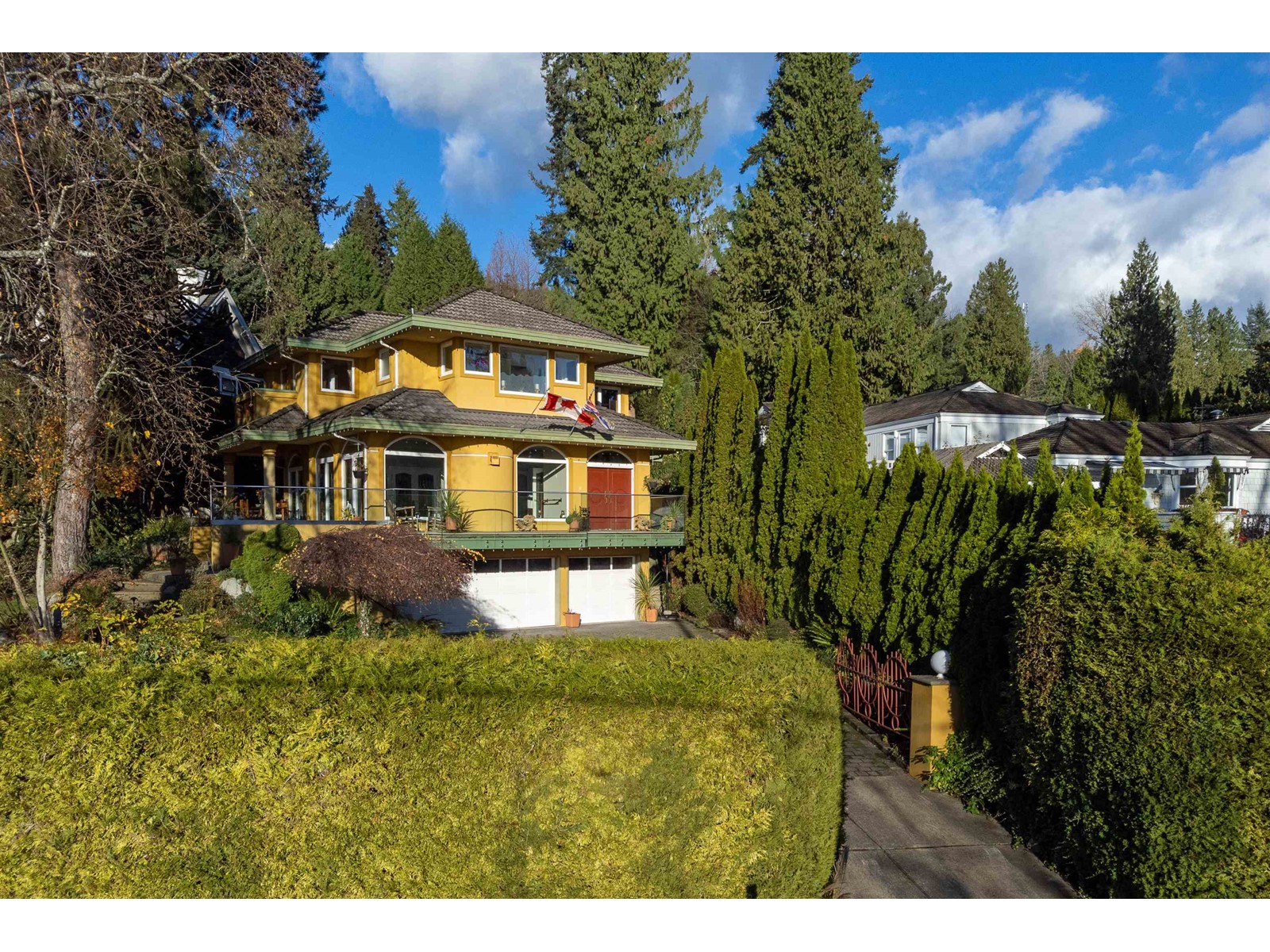 2635 Rosebery Avenue, West Vancouver, BC, V7V 3A3