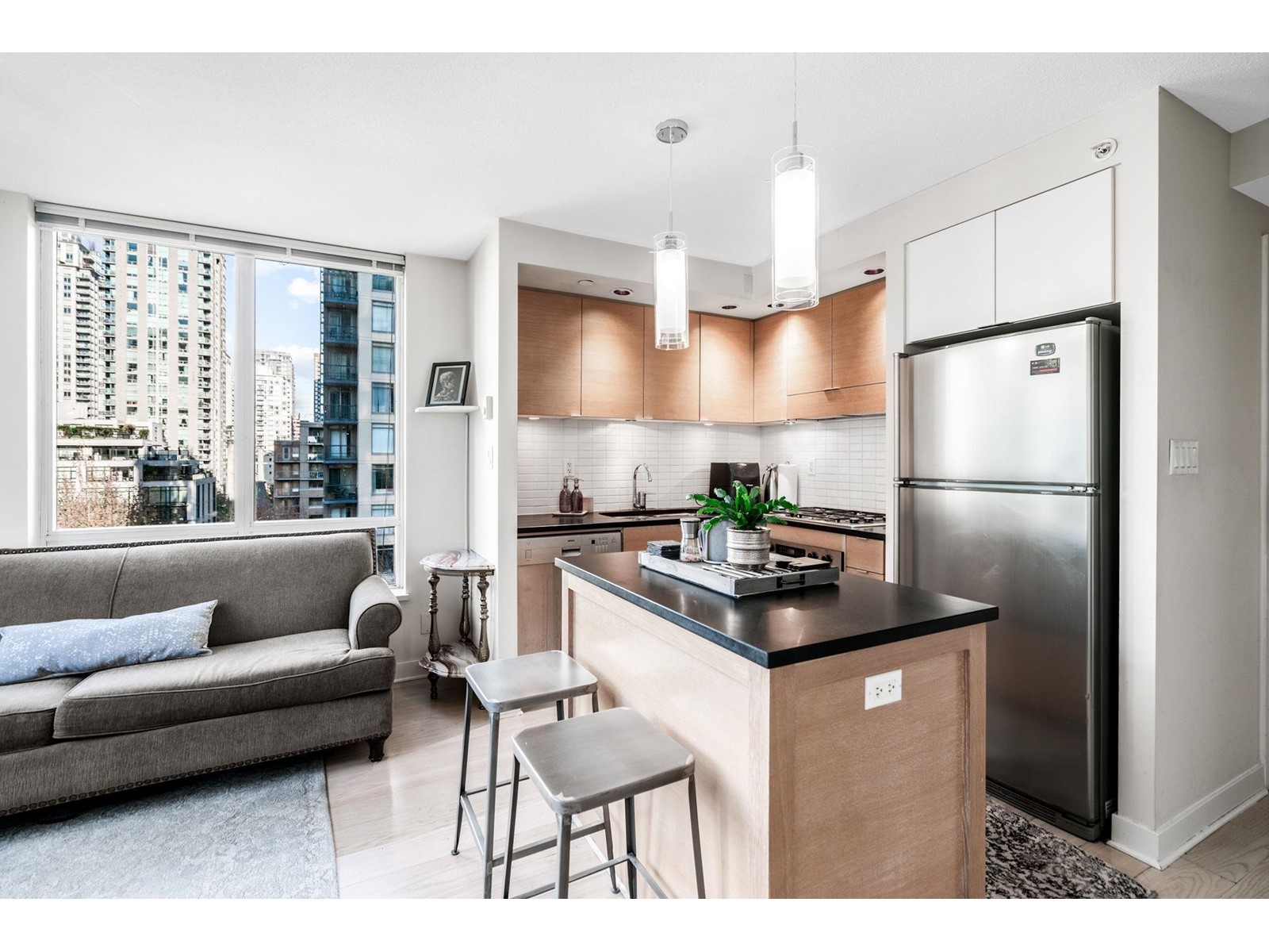906-1055 Homer Street, Vancouver, BC, V6B 1G3