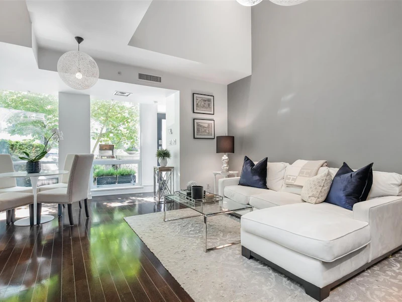 1451 Howe Street, Vancouver BC V6Z 1C2