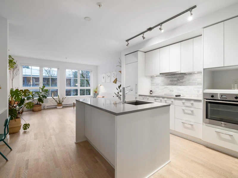 306 - 2468 Bayswater Street, Vancouver BC V6K 4B3