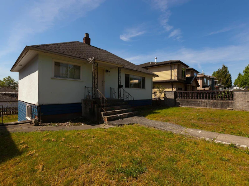 1072 E 61st Avenue, Vancouver BC V5X 2C4