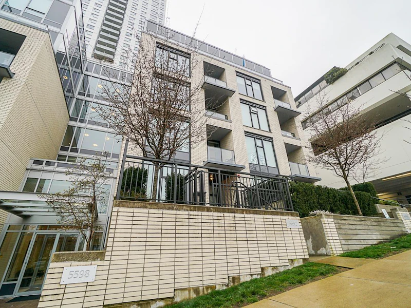 5652 Ormidale Street, Vancouver BC V5R 4P9