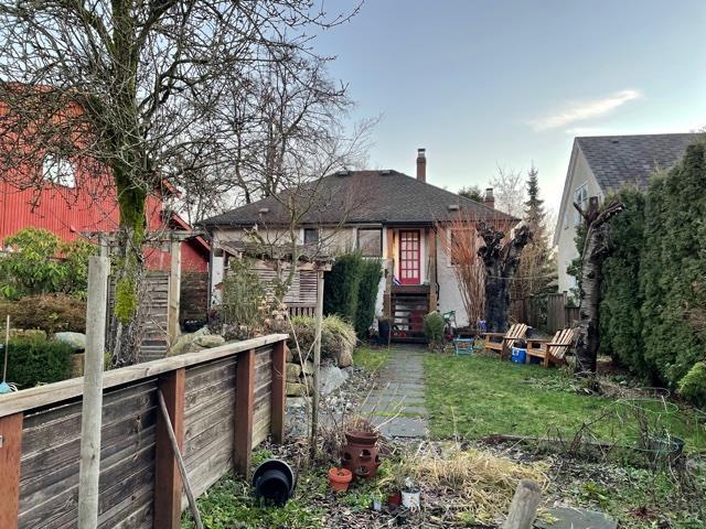 79 West 12th Avenue, Vancouver, BC, V5Y 1T4