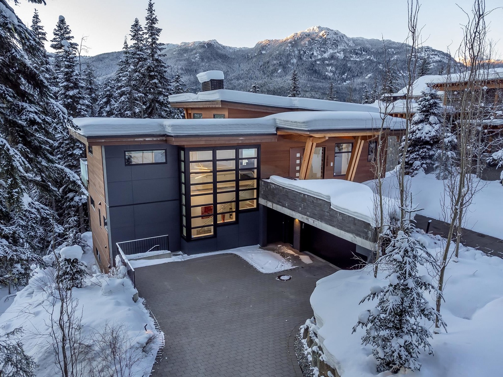 2909 Kadenwood Drive, Whistler, BC, V8E 0L6
