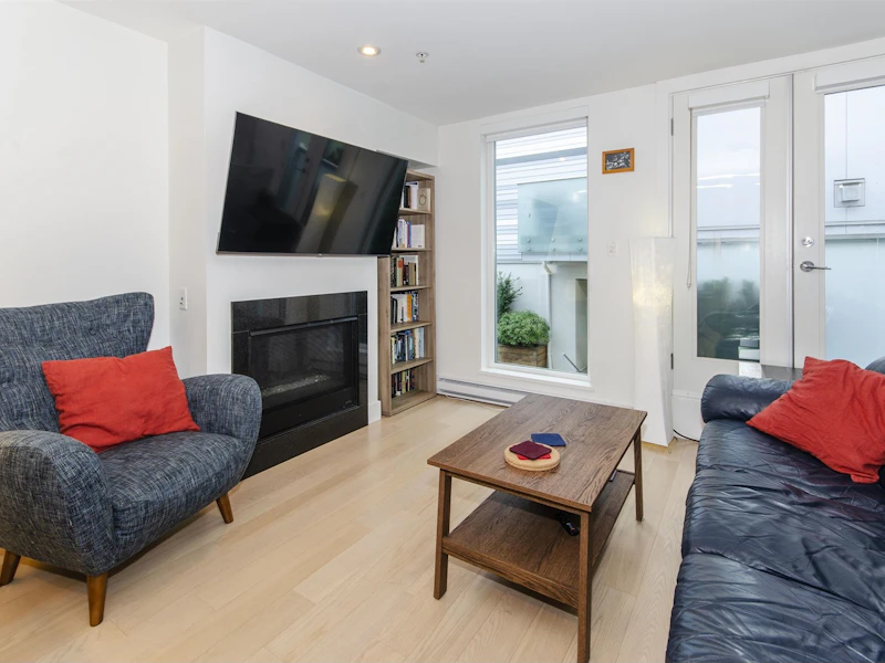 1 - 1411 E 1st Avenue, Vancouver BC V5N 1A4