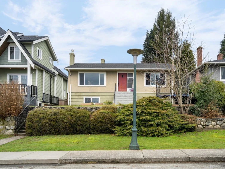 125 East Seventh Avenue, New Westminster, BC, V3L 4H4