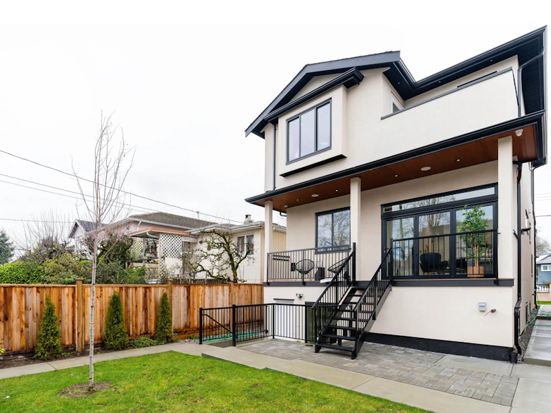 158 E 44th Avenue, Vancouver BC V5W 1V6