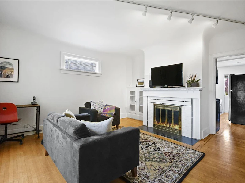 725 Skeena Street, Vancouver BC V5K 4P4