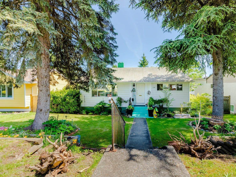 120 Glover Avenue, New Westminster, BC, V3L 2A6