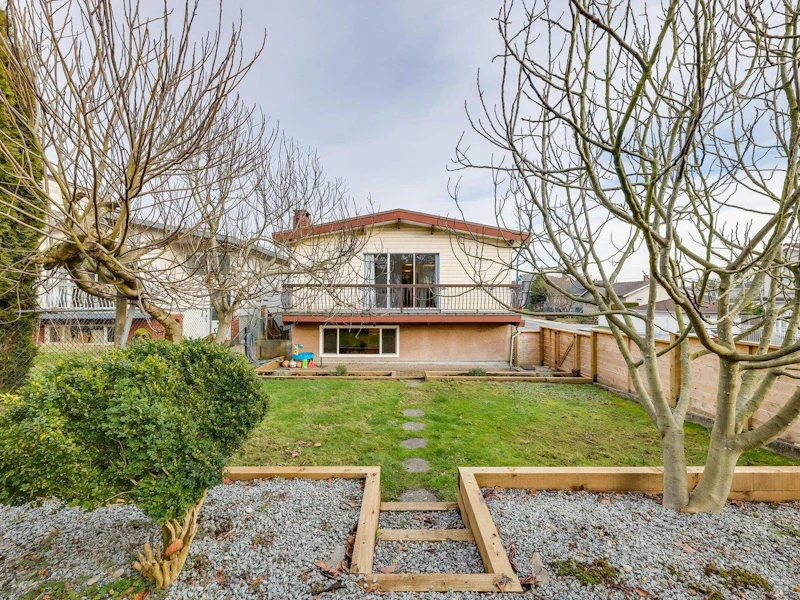 2707 E Georgia Street, Vancouver BC V5K 2K1