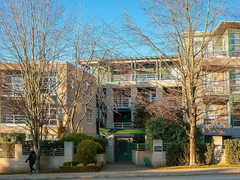 403 - 2525 W 4th Avenue, Vancouver BC V6K 1P5