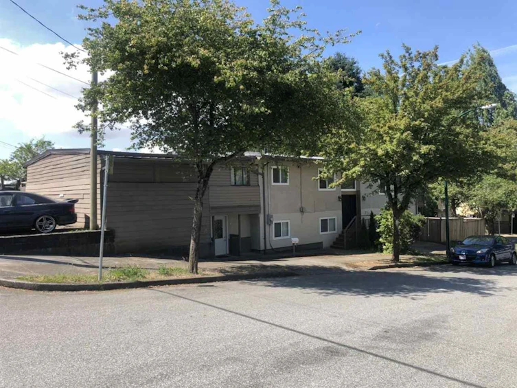 3304 East Georgia Street, Vancouver, BC, V5K 2L4