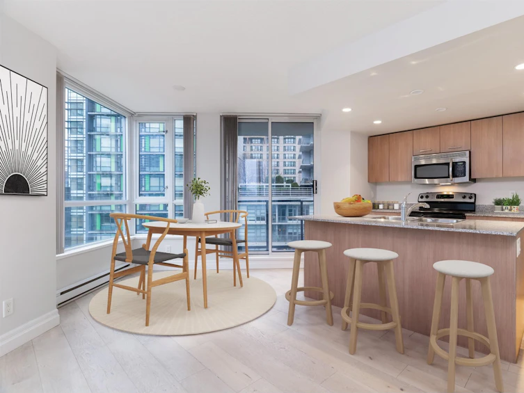 808-1212 Howe Street, Vancouver, BC, V6Z 2M9