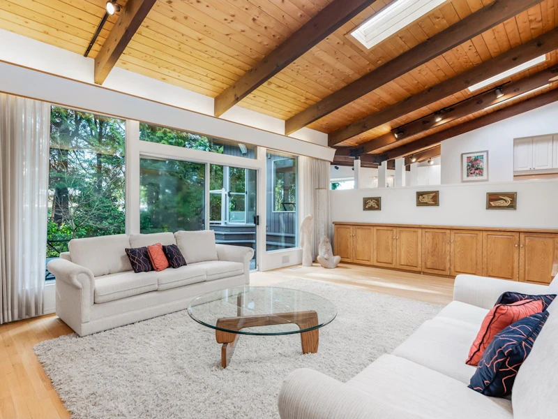 501 W St. James Road, North Vancouver BC V7N 2P6