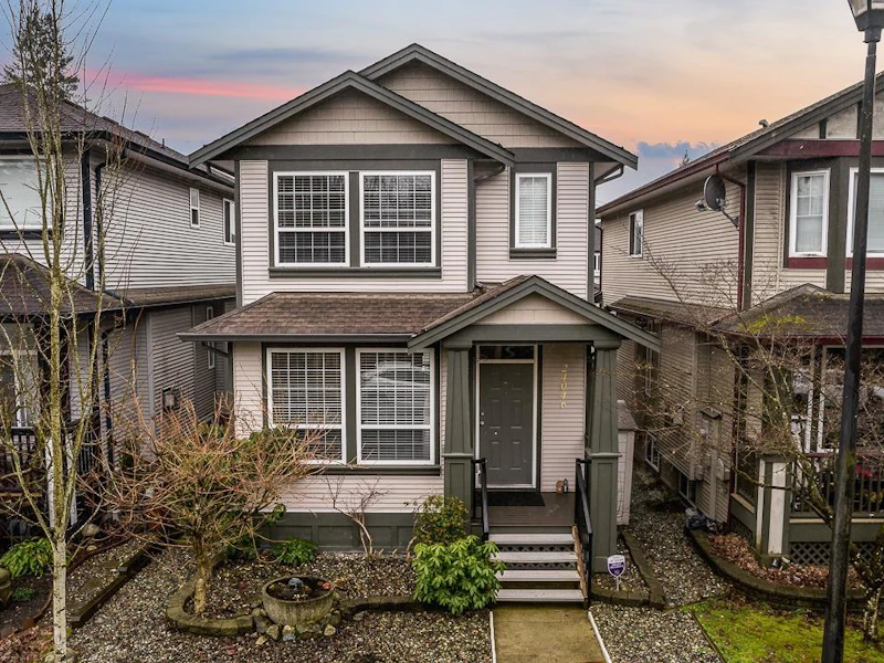 24046 102a Avenue, Maple Ridge BC V2W 2A2