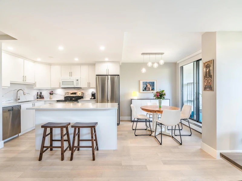 305 - 701 W Victoria Park, North Vancouver BC V7M 2L2